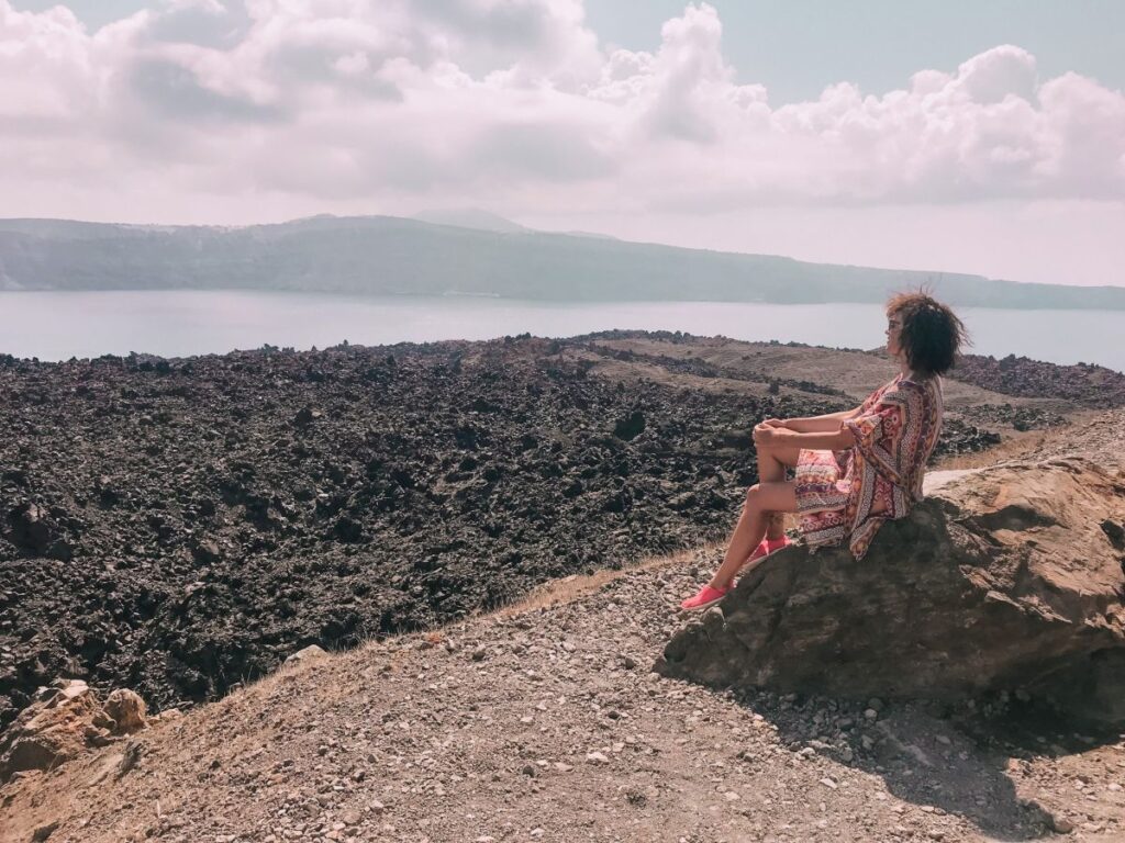 ammirare l'isola di Santorini dal vulcano attivo Nea Kameni è stata davvero una bella emozione