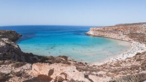 Lampedusa è una delle piccole isole più affascinanti d'Italia