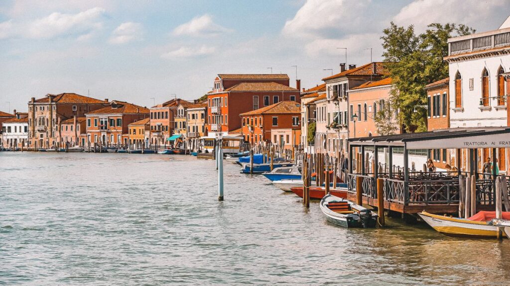 una delle piccole isole italiane più affascinanti è Murano, nei pressi di Venezia
