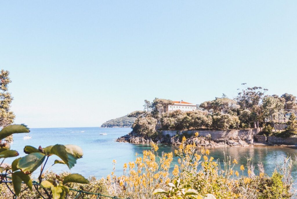 tra le piccole isole da visitare in Italia questa estate c'è sicuramente la splendida isola d'Elba