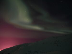 andare a caccia dell'aurora boreale in Norvegia è davvero una grande avventura, che lascia senza fiato ed emoziona fino alle lacrime