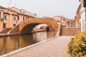 Gli antichi ponti di Comacchio sono davvero molto belli anche se semplici nella costruzione, fatti con laterizio.