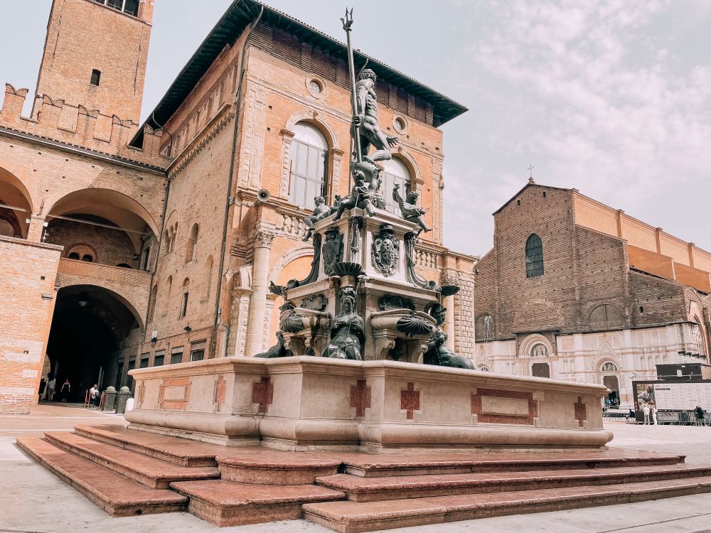 Piazza del Nettuno è un'icona di Bologna con la sua fontana