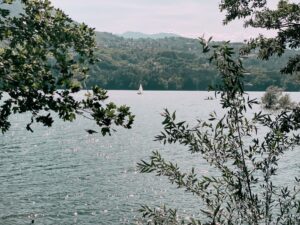 tra le attività che si possono praticare presso il lago di Suviana, una delle più interessanti è sicuramente la barca a vela