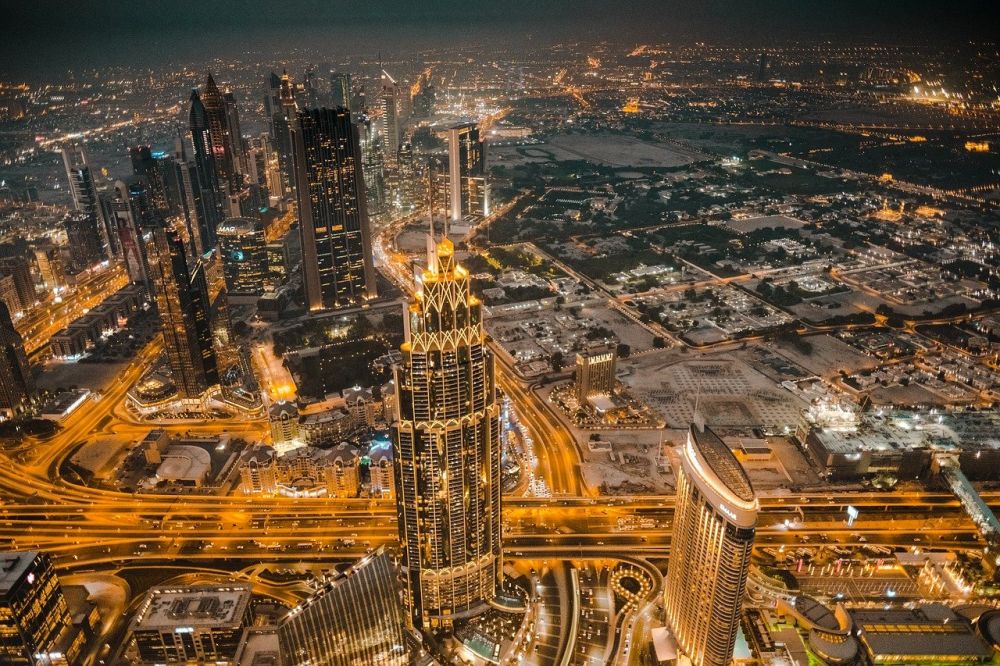 Dubai di notte è un tripudio di colori