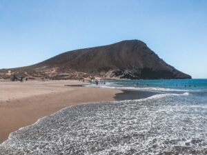 la Playa di La Tejita è una delle più incontaminate di Tenerife