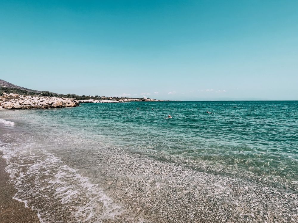 la spiaggia di Tripiti, piccola baia incontaminata di Paros