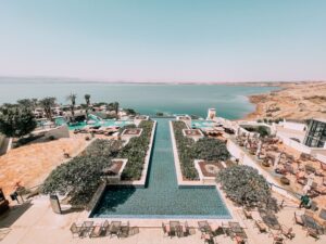 la spiaggia privata dell'Hilton Dead Sea Resort & Spa