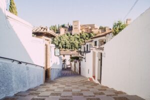 i vicoli dell'Albaicin, uno dei quartieri più suggestiivi di Granada