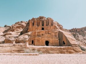 la Tomba dell'Obelisco è una delle prime cose da visitare a Petra