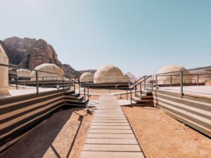 le cupole marziane sono il posto più originale dove trascorrere la notte nel Wadi Rum