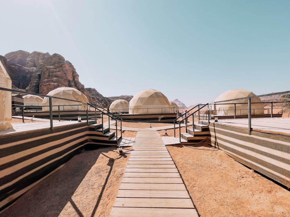 le cupole marziane sono il posto più originale dove trascorrere la notte nel Wadi Rum
