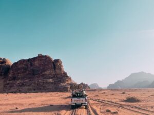 prenotare un tour con un fuoristrada è il miglior modo per visitare il Wadi Rum
