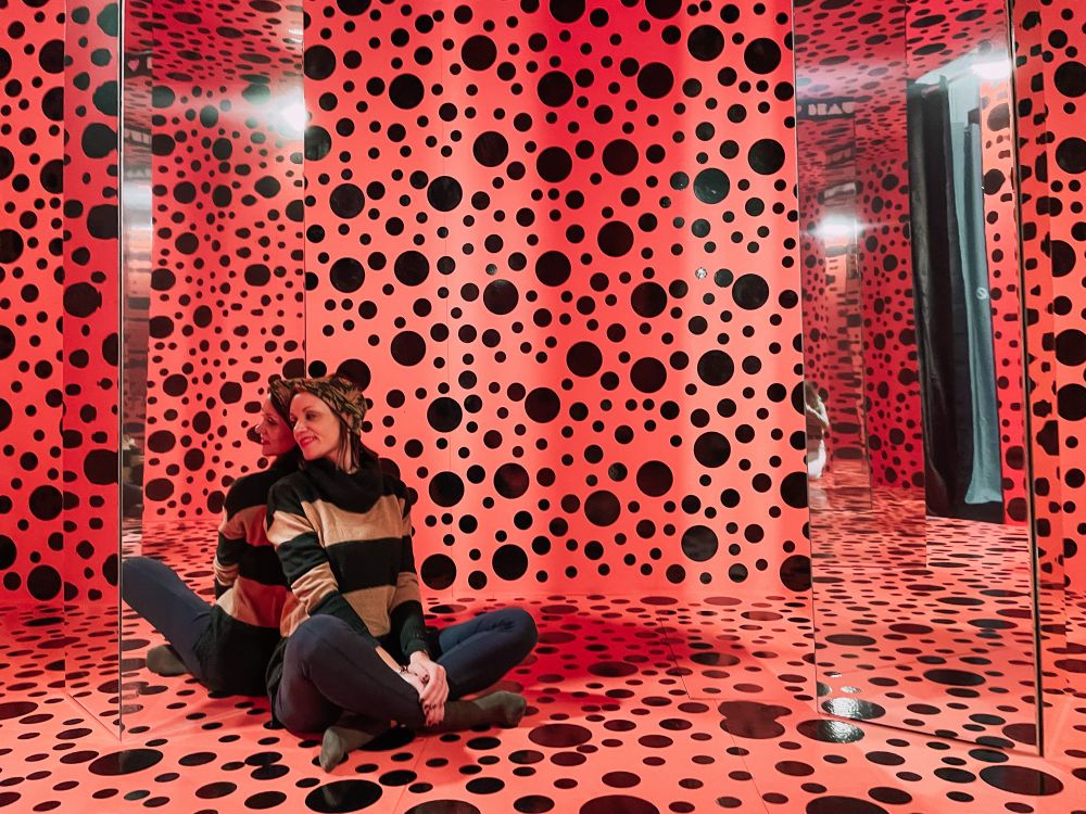 la stanza dei pois della Beautiful Gallery di Milano è uno dei posti più instagrammabili
