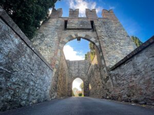 il borgo di Castello di Serravalle è un gioiello della provincia di Bologna