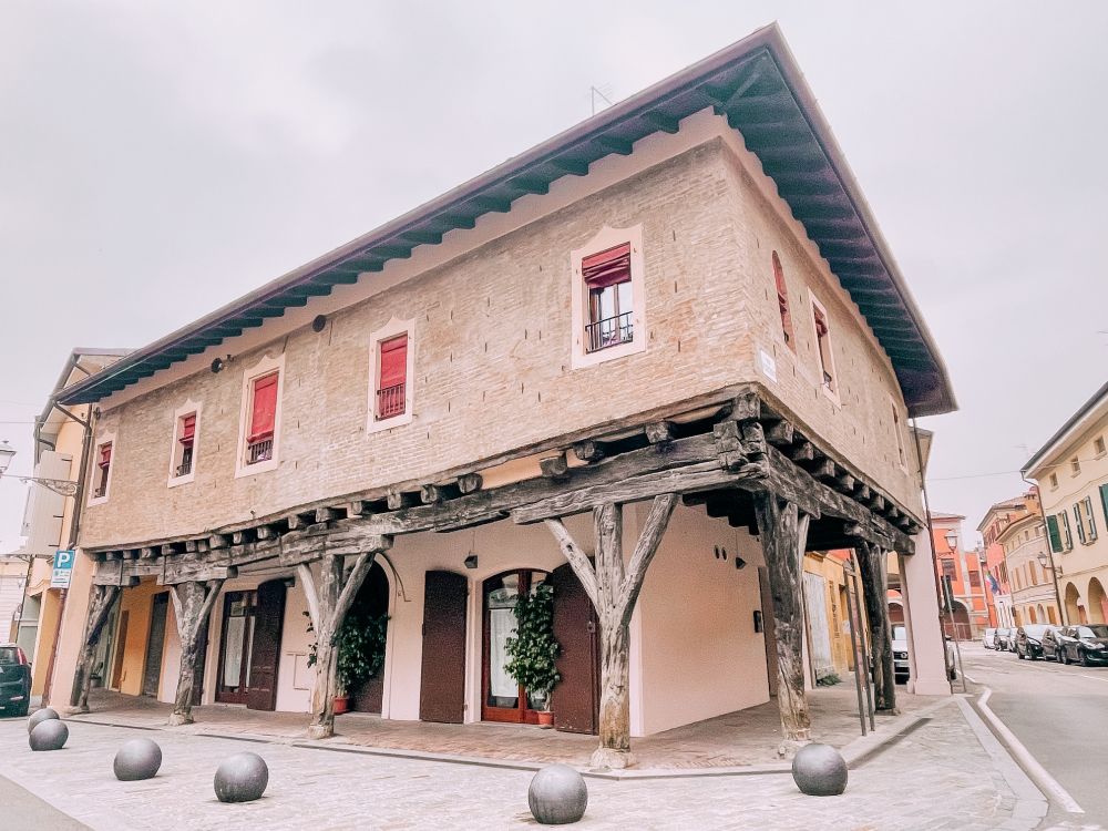 la Casa degli Anziani è uno degli edifici simbolo di Pieve di Cento
