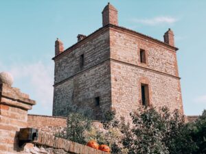 la Rocca di Castello di Serravalle è davvero imponente