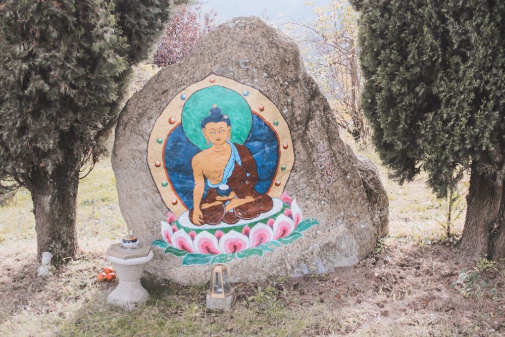 simboli della cultura tibetana presso il borgo di Votigno di Canossa