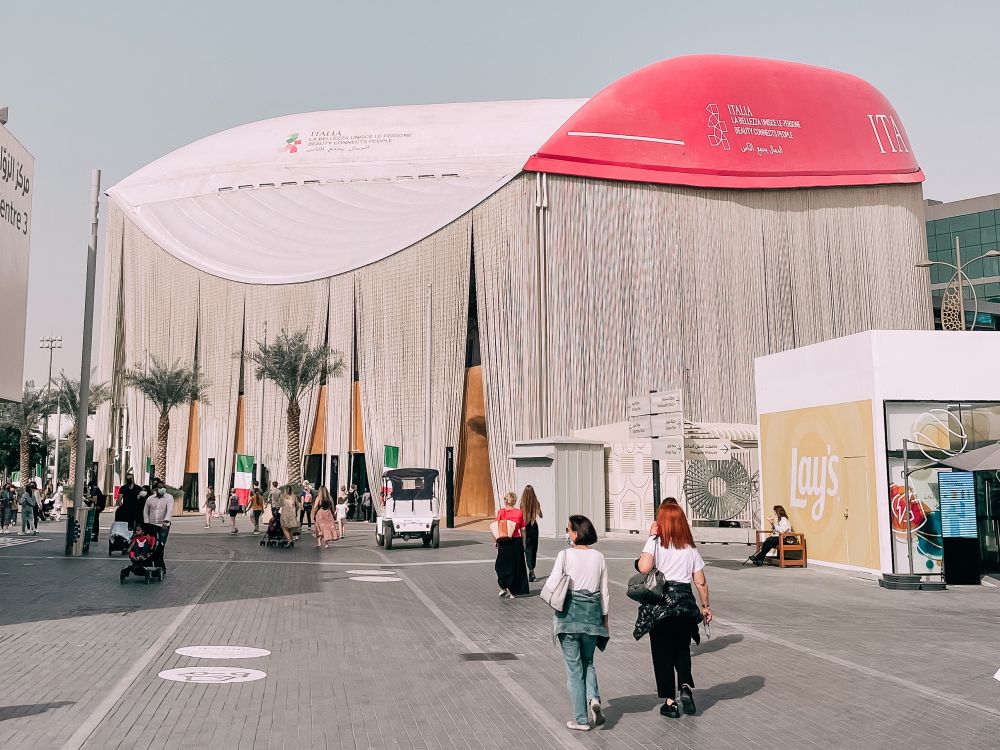il padiglione Italia a Expo Dubai con le pareti di corde nautiche