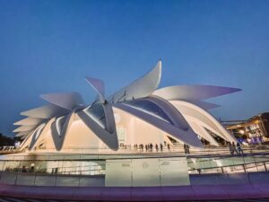 l'imponente padiglione degli Emirati Arabi Uniti all'Expo Dubai 2021