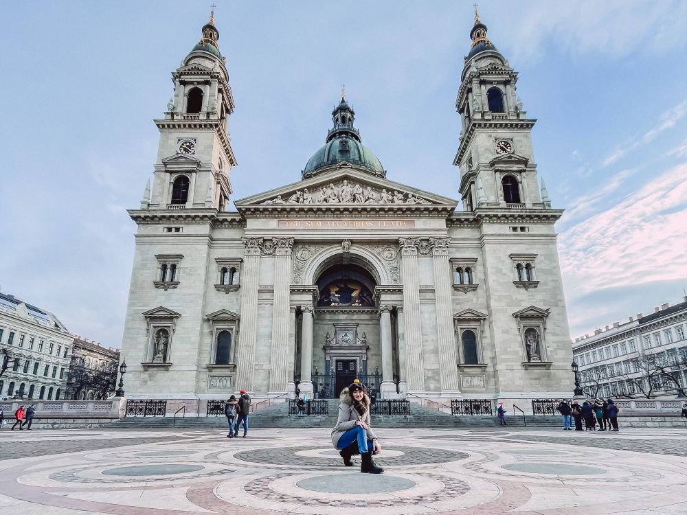 la Basilica di Santo Stefano a Budapest affacciata sulla splendida piazza