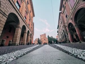 Piazza Santo Stefano una delle più iconiche di Bologna