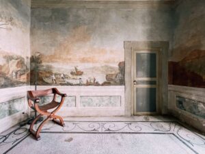interni di Villa Falconieri con mosaico sul pavimento