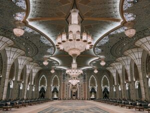 interni del Palazzo Presidenziale di Abu Dhabi con magnifici lampadari