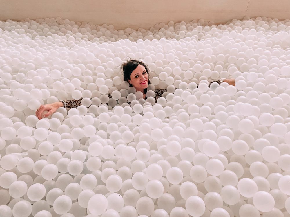 la vasca di palline è tra i posti più instagrammabili del Balloon Museum di Roma