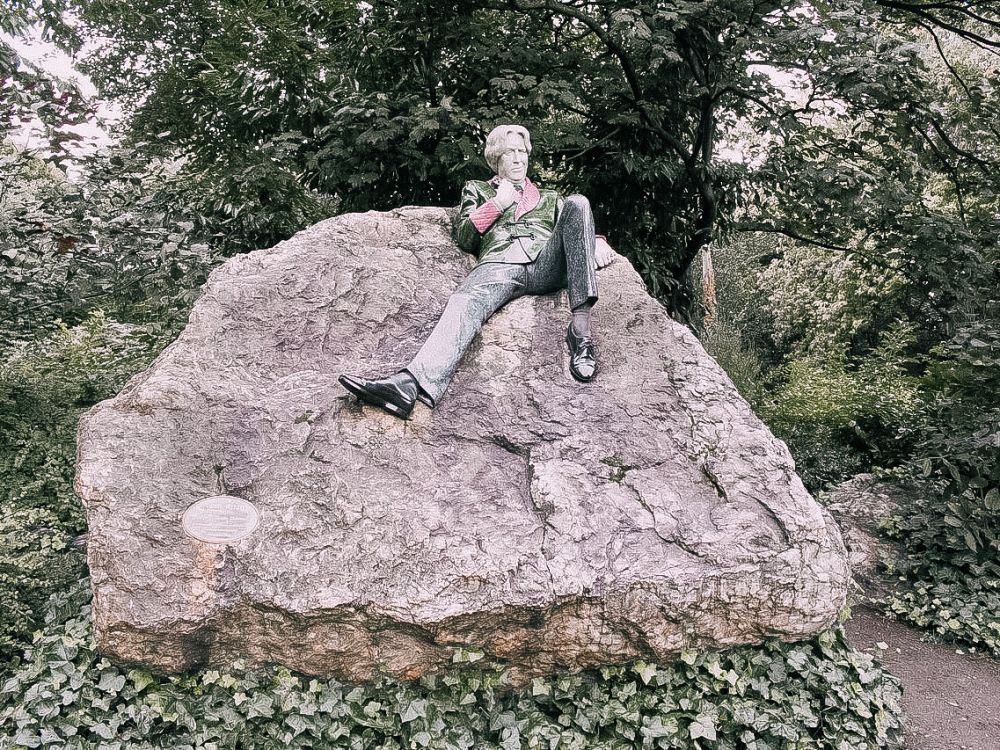 la statua di Oscar Wilde a Dublino