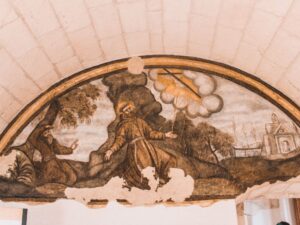 lunetta dell'ex convento dei Cappuccini con affresco di San Francesco a Vieste