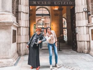 io e Barbara davanti al Museo Egizio di Torino al termine della visita