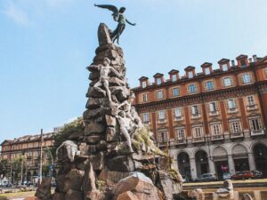 Monumenti del Traforo del Frejus in Piazza Statuto a Torino