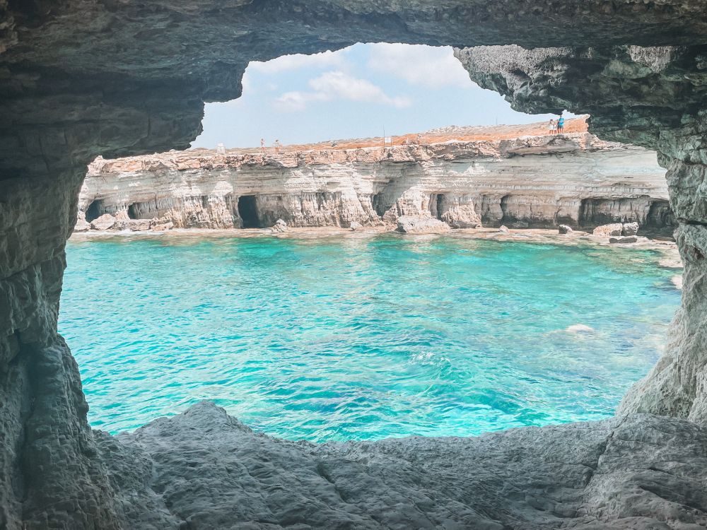 le splendide Sea Caves vicino ad Agia Napa