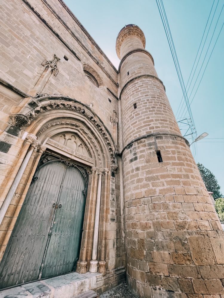 portale gotico della ex chiesa di Santa Caterina a Lefkosa