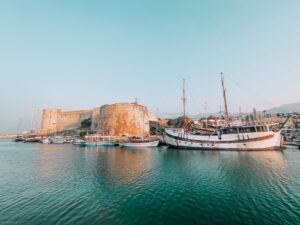 castello di Kyrenia nel porto antico della città di Cipro Nord
