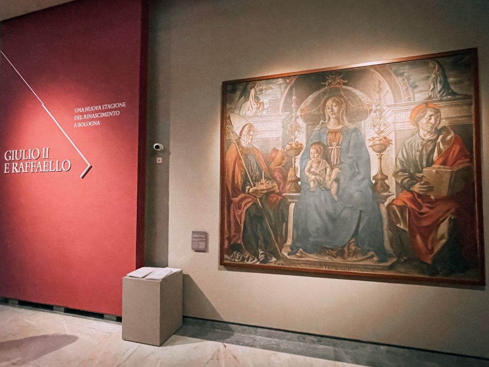 Pala dei Mercanti nella sezione dedicata al Rinascimento della Pinacoteca Nazionale di Bologna
