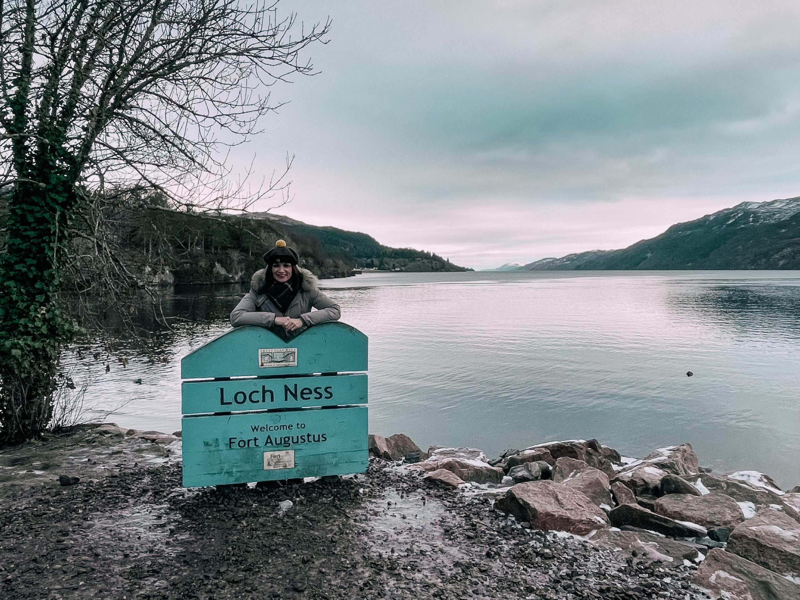 Lago di Loch Ness nelle Highlands in Scoia