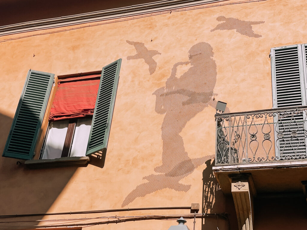 l'ombra di Lucio realizzata presso il balcone della sua casa di Via d'Azeglio