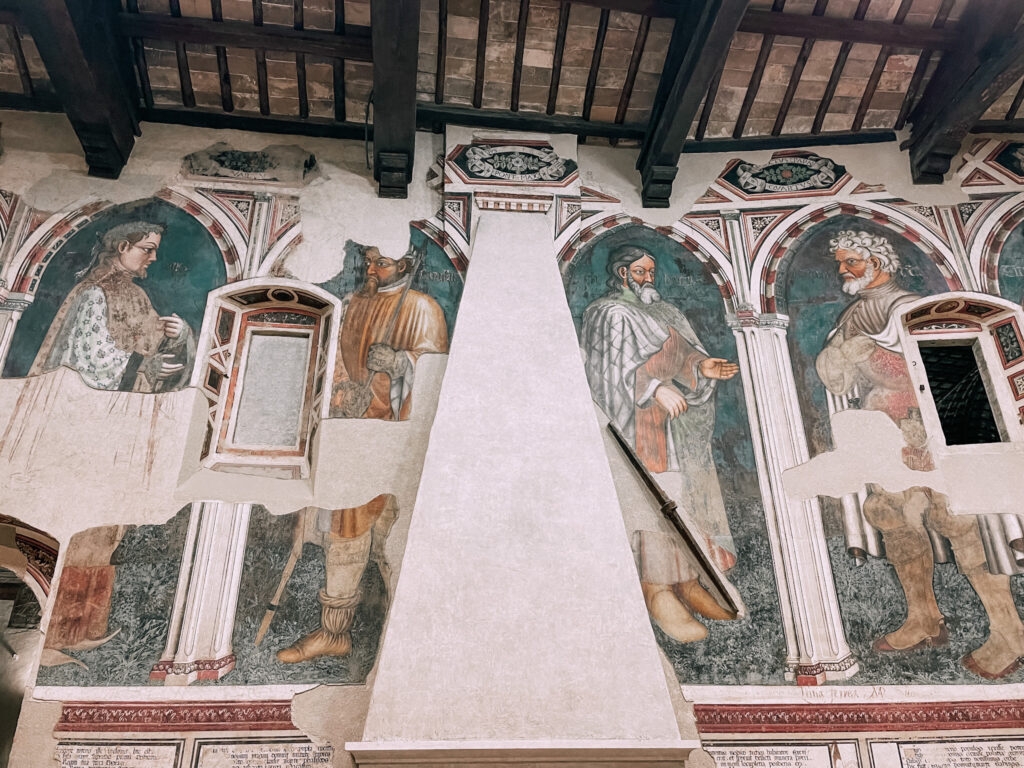 la Sala degli Imperatori e dei Giganti all'interno di Palazzo Trinci a Foligno