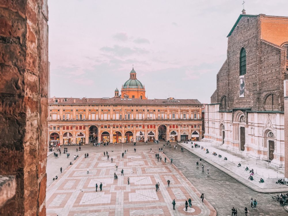 piazza Maggiore è assolutamente uno dei luoghi più iconici di Bologna