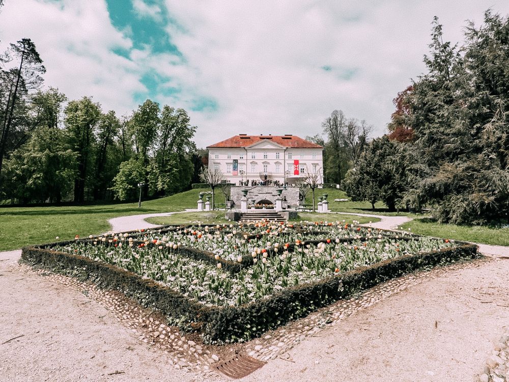 la verdeggiante Villa Tivoli a Lubiana
