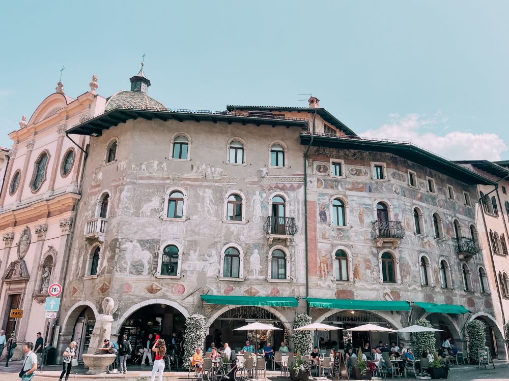 la facciata dipinta di Casa Cazuffi - Rella a Trento