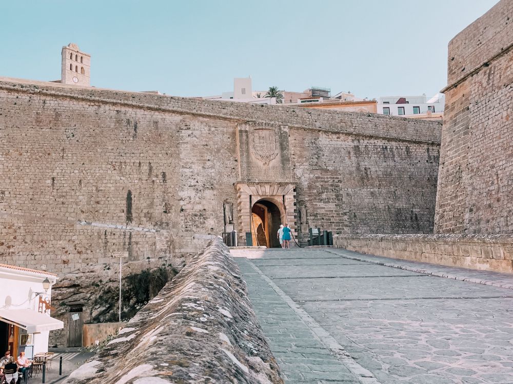Portal de ses Taules è il principale accesso alla città vecchia di Ibiza, Dalt Vila
