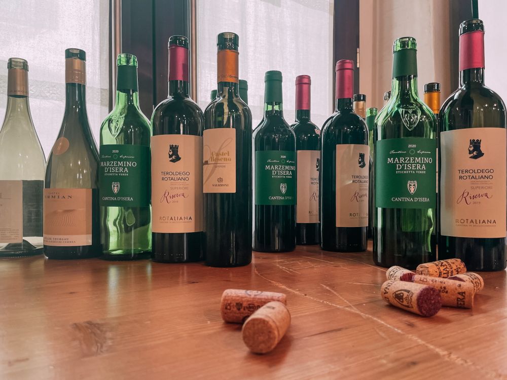 bottiglie dei vini tipici di Trento