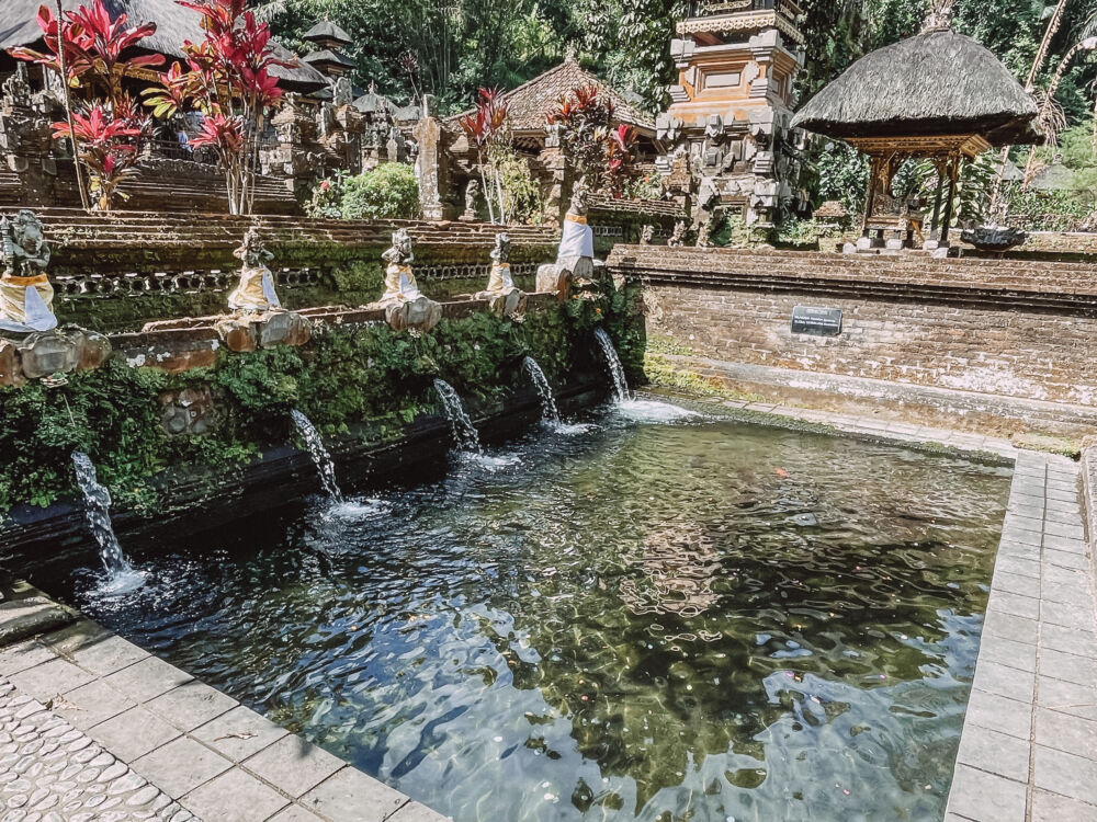 vasche per il rito della purificazione presso il tempio Gunung Kawi Sebatu a Bali