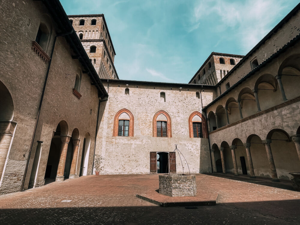 il Cortile d'Onore del castello di Torrechiara vicino Parma