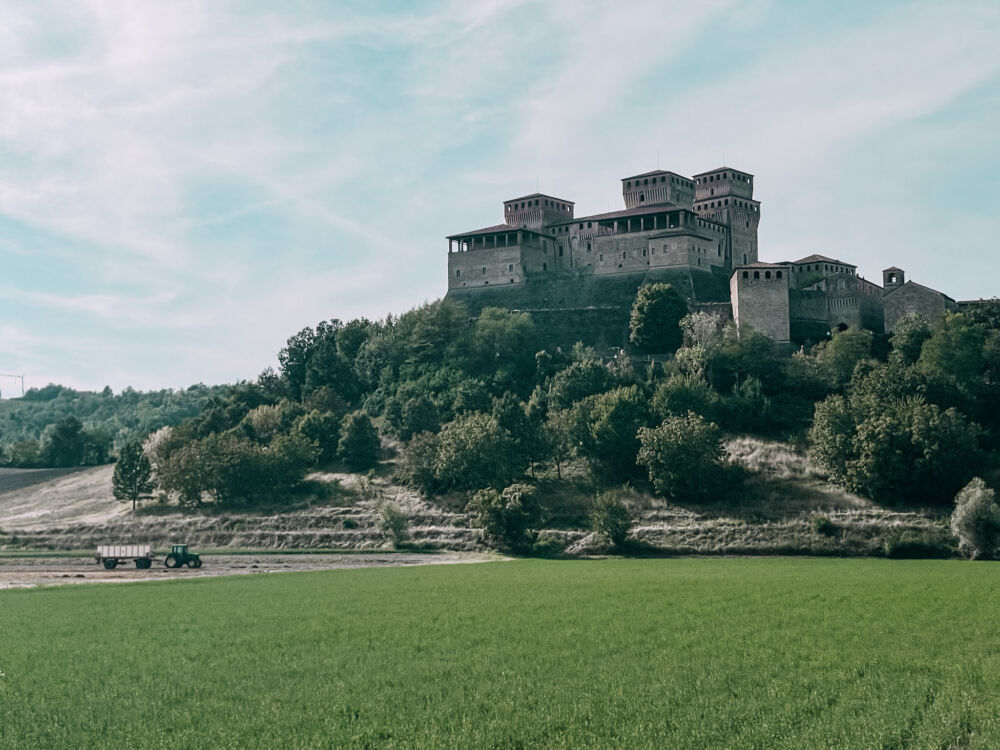 l'imponente castello di Torrechiara in provincia di Parma
