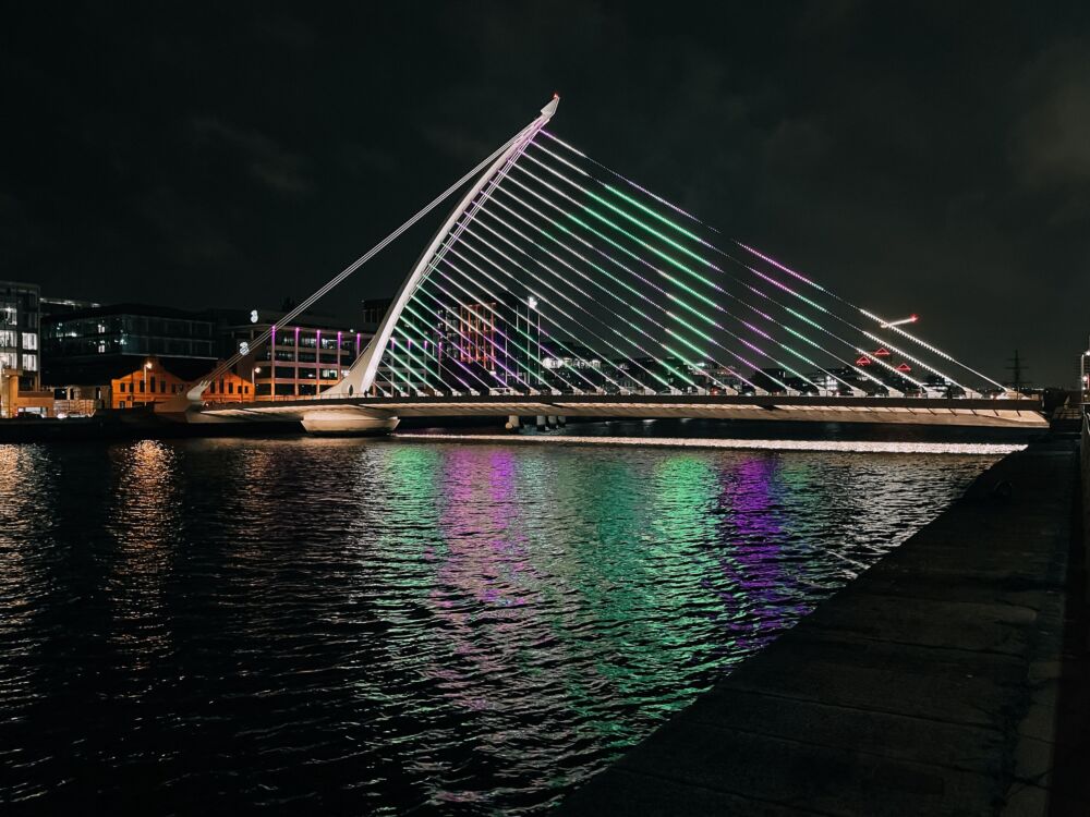 il ponte realizzato da Calatrava a Dublino