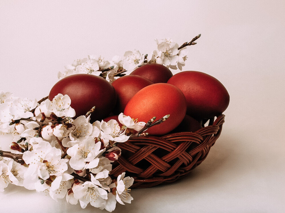 uova rosse tipiche della Pasqua greca